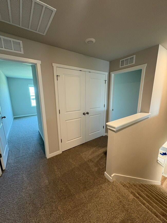 Building Photo - 1069 Daisy Ln