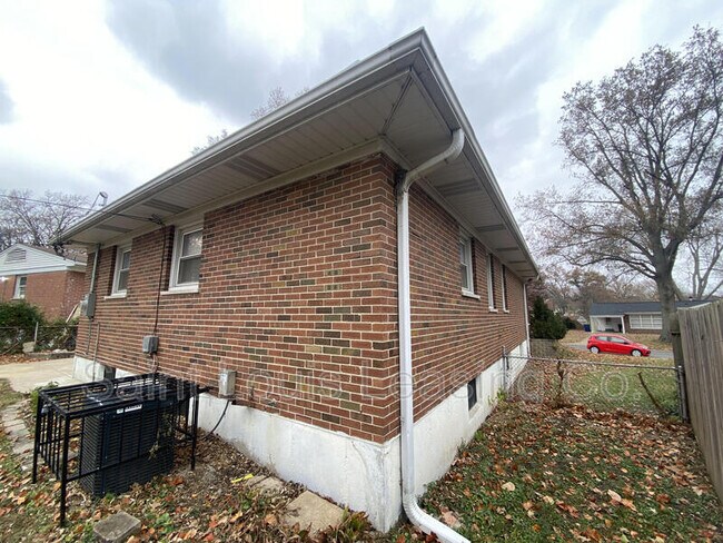 Building Photo - 50 St Edward Ln