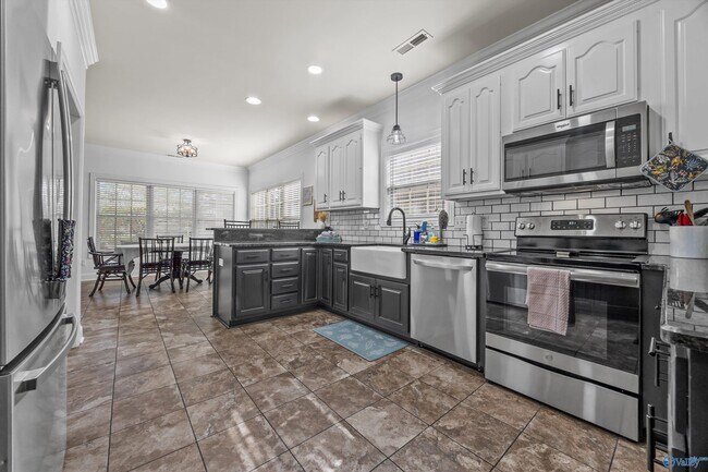Building Photo - 11 Nandina Ln SW