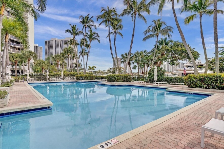 Building Photo - 3610 Yacht Club Dr