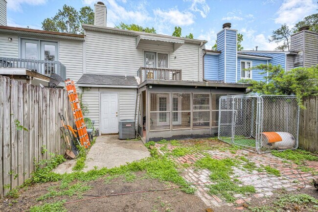 Building Photo - Fully Furnished Home