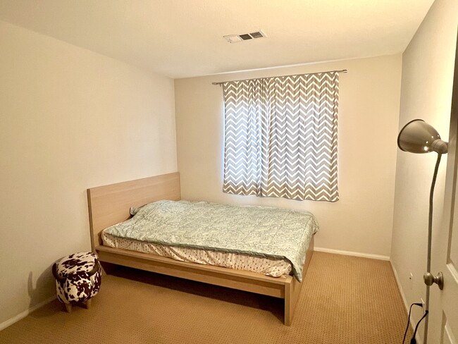 Bedroom1 - 86 Trailing Vine
