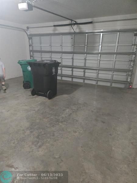 Building Photo - 555 SW Paar Dr