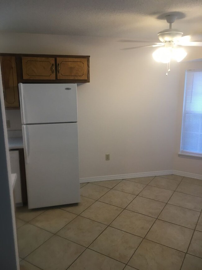 Building Photo - 3-Bedroom 2-Bath $1,750 Month Near Duke AF...