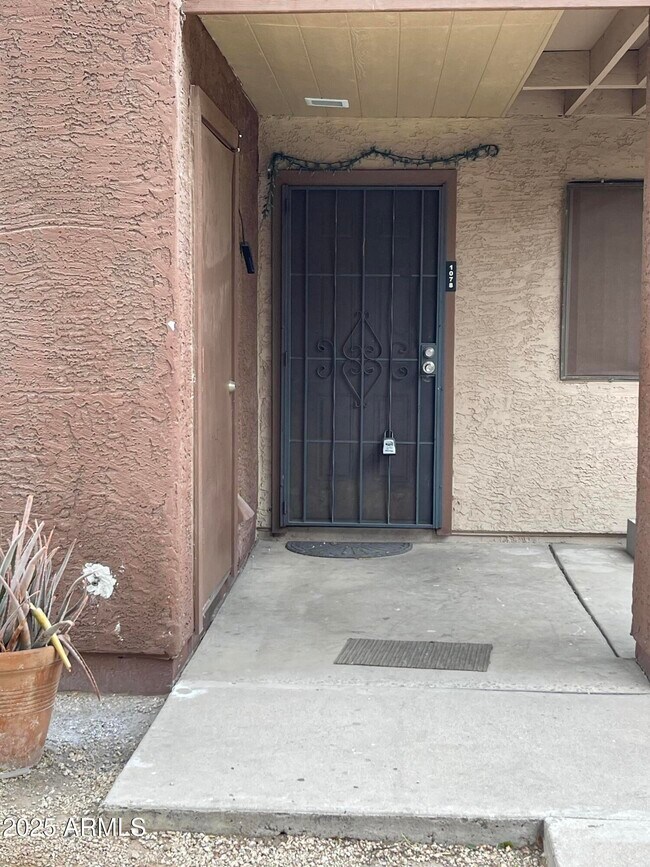 Primary Photo - 3810 N Maryvale Pkwy