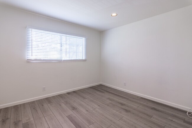 Building Photo - 631 Pacific St