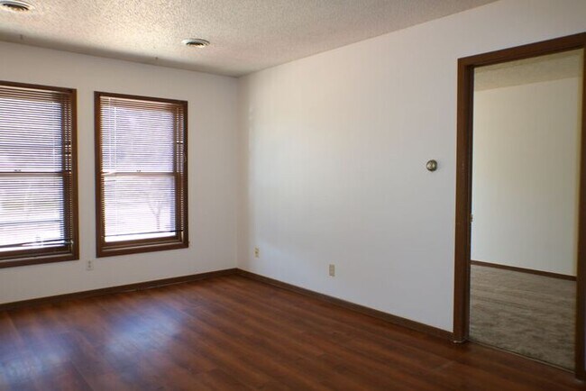Building Photo - $1,195 | 2 Bedroom, 2 Bathroom Apartment |...