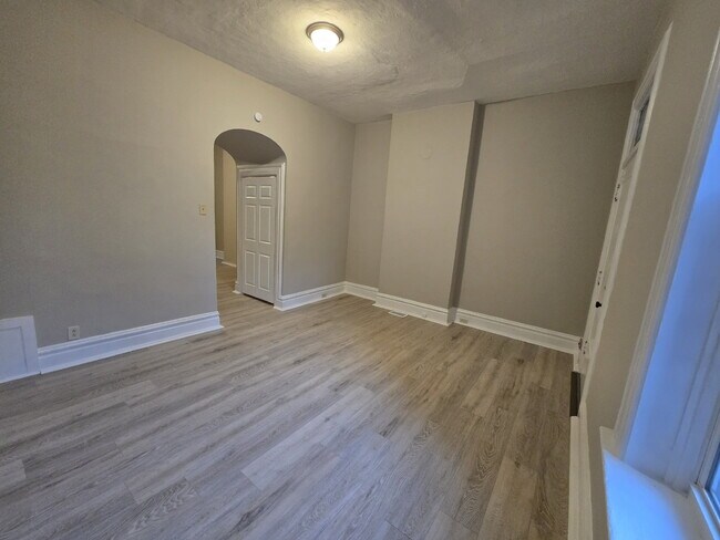 Building Photo - Newly Available 1BR Apartment in South City!