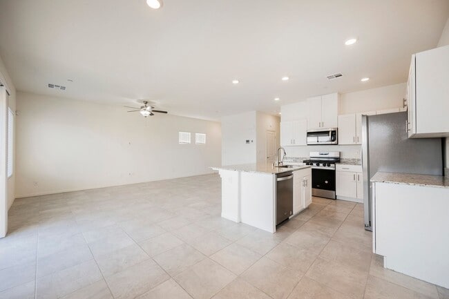 Building Photo - 402 Larksong Ave