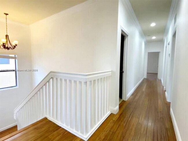 Building Photo - 570 SE 34th Ave