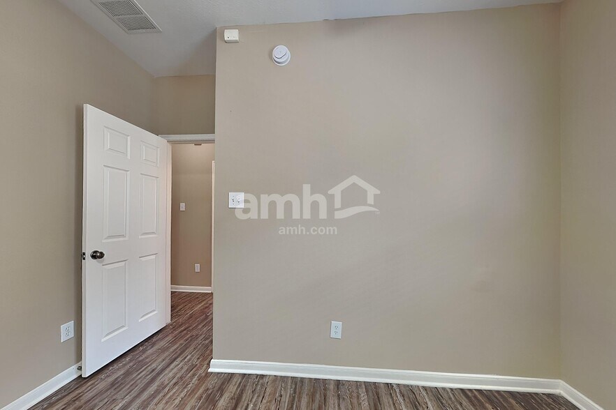 Building Photo - 7418 Jacobs Well Dr
