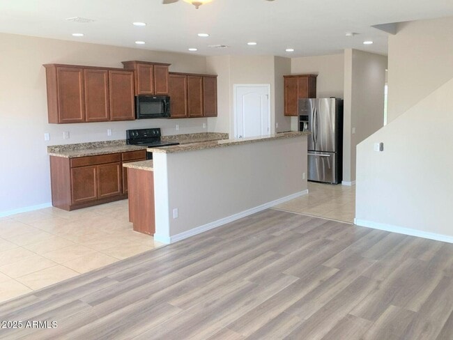 Building Photo - 5085 S 243rd Dr
