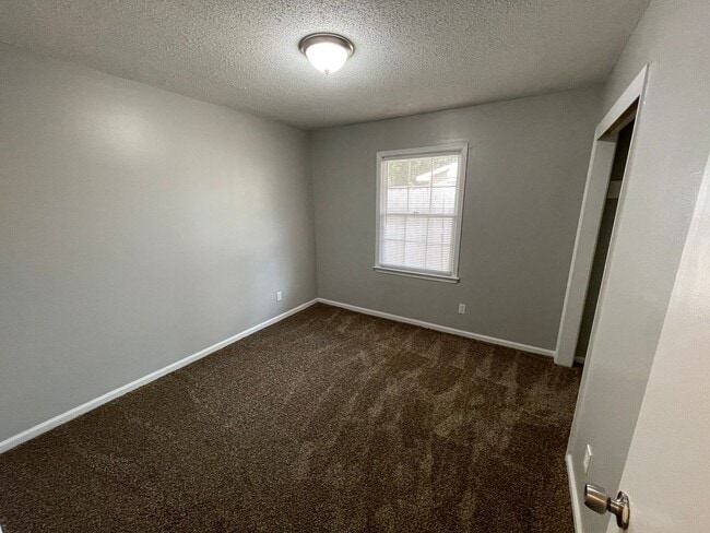 Building Photo - Ranch 3-Bedroom home !!