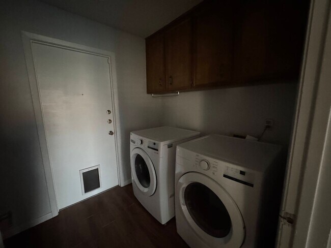 Building Photo - 807 Bass Cir