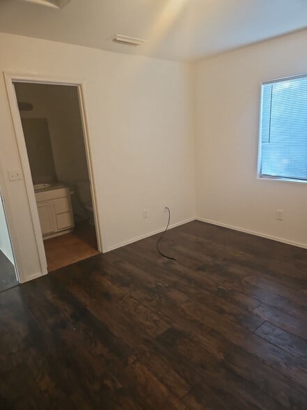 Building Photo - 3378 Iroquois Dr