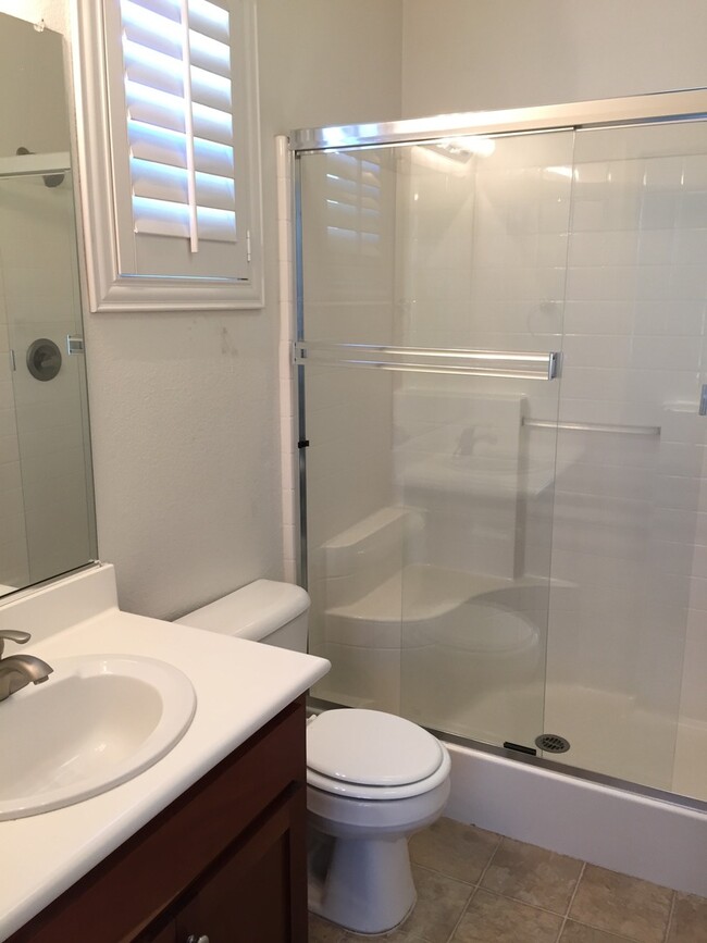 Building Photo - 4 Bed, 3.5 Bath Antioch Home with Loft