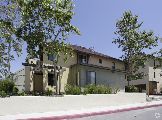 Building Photo - Old Grove Apartment Homes