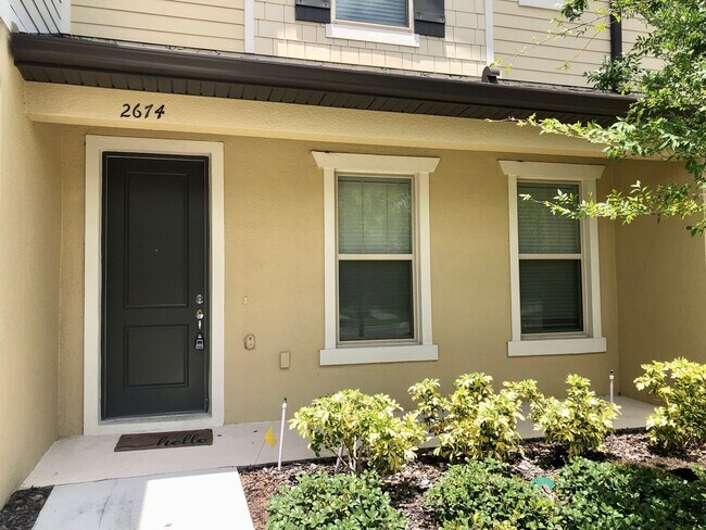 Building Photo - MOVE IN SEPTEMBER! IMMACULATE RENTAL! 2x2.5 TOWNHOME WITH PRIVATE COURTYARD! 2 CAR GARAGE!