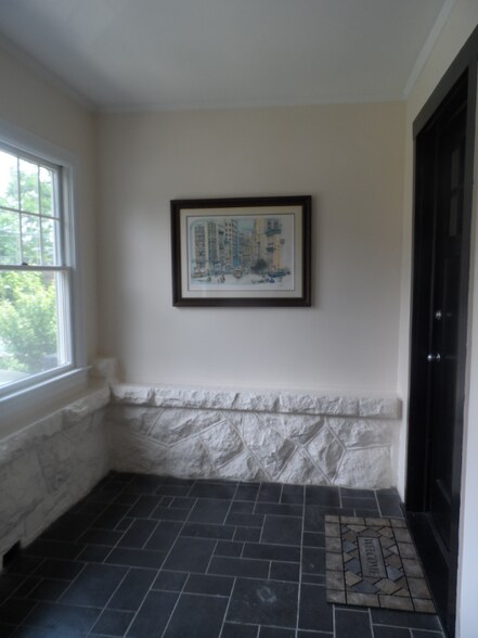 Building Photo - 8 Bayview Ave