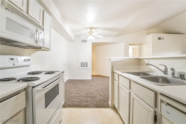 Building Photo - 231 W Horizon Ridge Pkwy