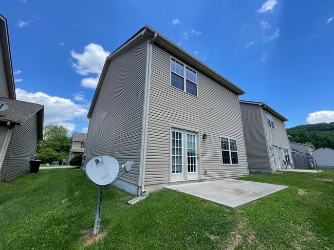 Building Photo - 7127 Deer Springs Way