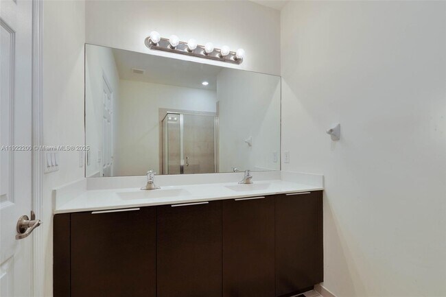 Building Photo - 15070 SW 119th Ln