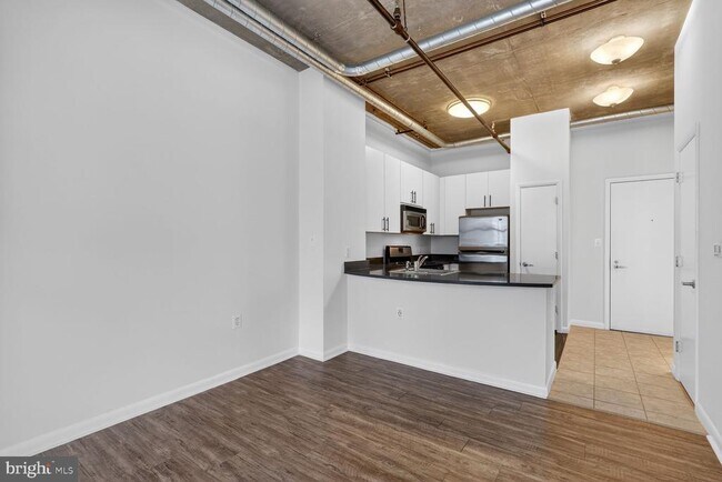 Building Photo - 1300 N St NW