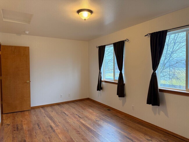 Building Photo - Duplex in Stoddard meadows