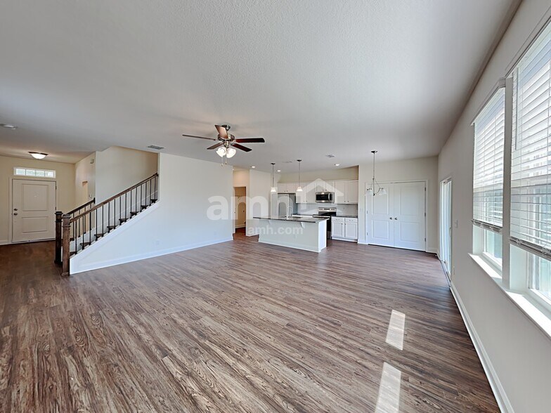 Building Photo - 94 Carlitos Way
