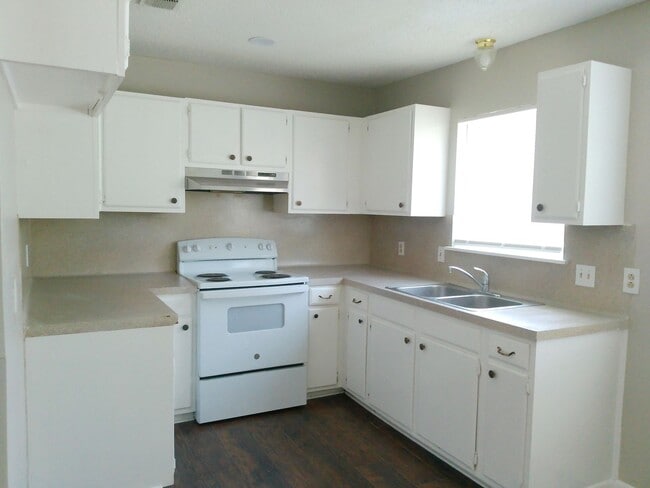 Building Photo - 1710 Sun Beam Dr