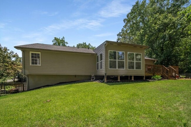 Building Photo - 2795 Bentwood Dr