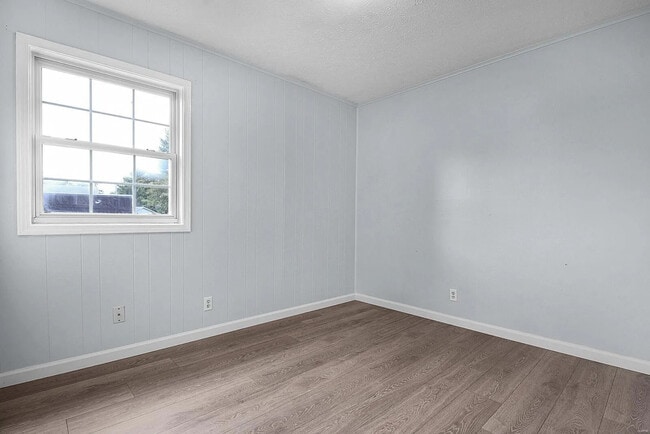 Building Photo - 1400 Brushey Grove Ave