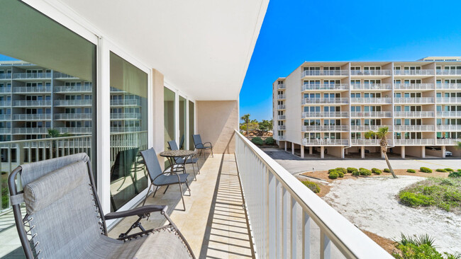 Building Photo - 7205 Thomas Dr