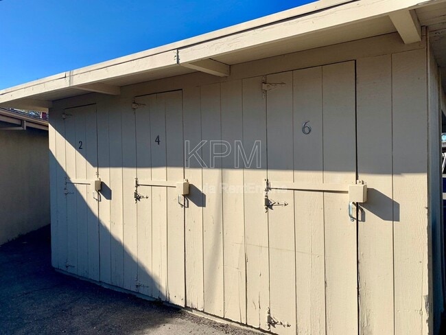 Building Photo - 7714 Brentwood Dr