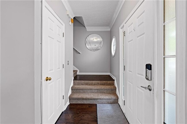 Building Photo - 38 Roxbury Ln