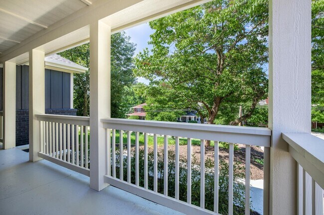 Building Photo - Beautiful Home - Excellent Kenilworth Location!