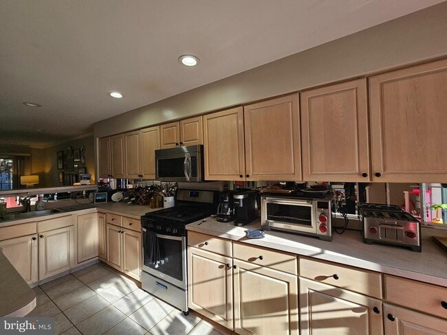 Building Photo - 101 Treymore Ct