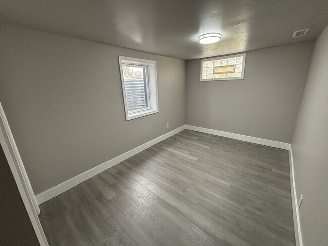 Building Photo - Cozy 4-bed home in Gary's Historic neighbo...