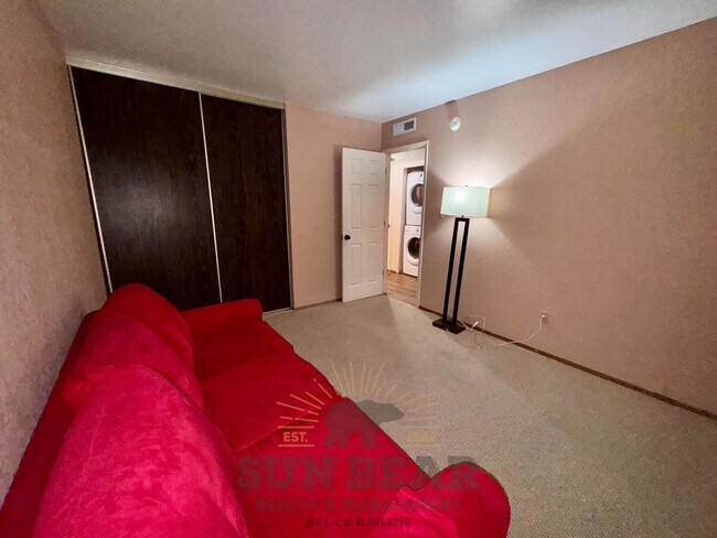 Building Photo - 3 Bedroom in Central Location in Incline!