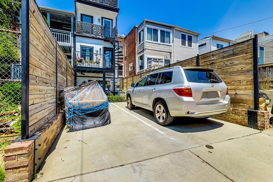 Building Photo - 25 U St NE