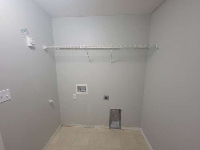 Building Photo - 3-Bed, 2.5-Bath Home Near Columbia Center ...