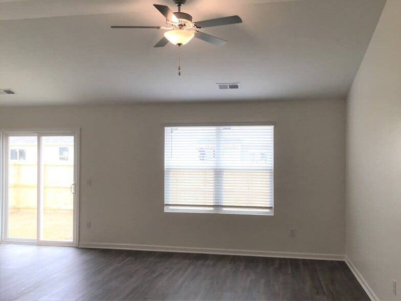 Building Photo - 1208 Dogwood Neck Dr