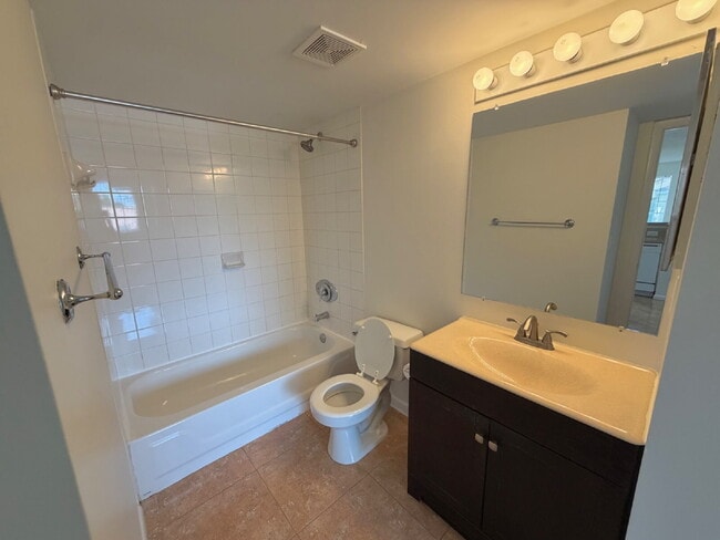 Building Photo - End unit with private side entrance!