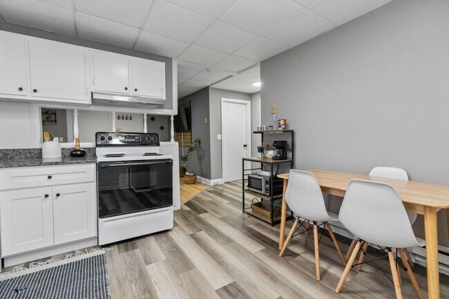 Building Photo - 127 Clearfield St