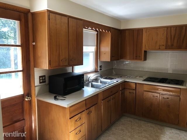 Building Photo - 3 br, 1 bath House - 44 Topsfield cir