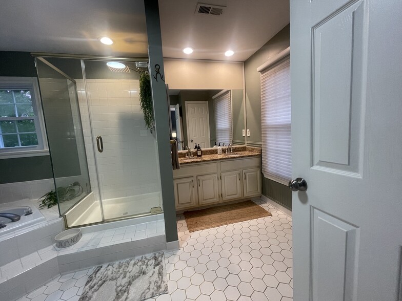 Building Photo - 6502 Summerton Way