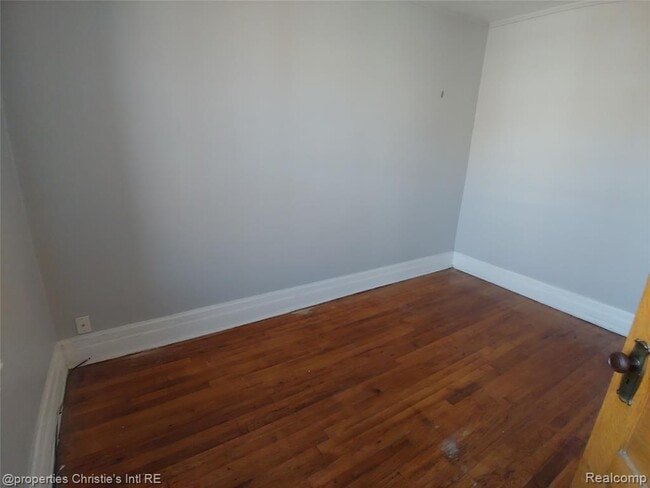 Building Photo - 1535 W Canfield St