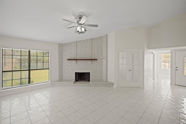 Building Photo - 8203 Woodland Willows Dr