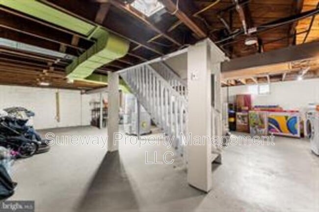 Building Photo - 842 Woodlane Rd
