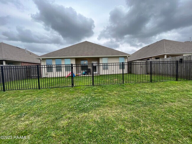 Building Photo - 121 Merrydale Ln